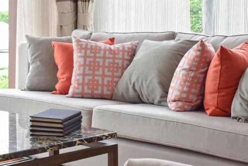 decorative-pillows-sofa-top-couch-110728